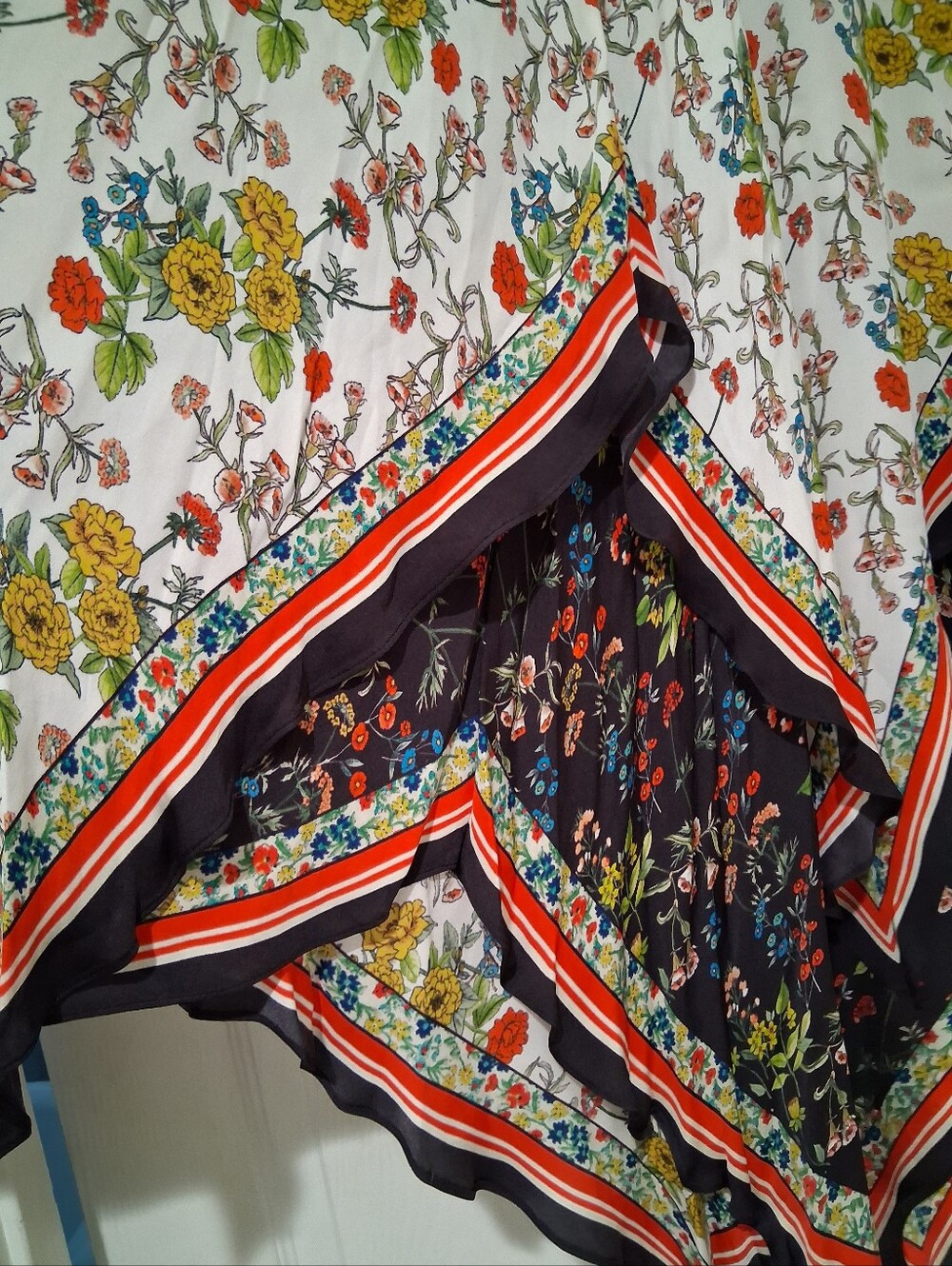 Alice + Olivia Floral Mixed-Panel Skirt - Picture 7 of 8